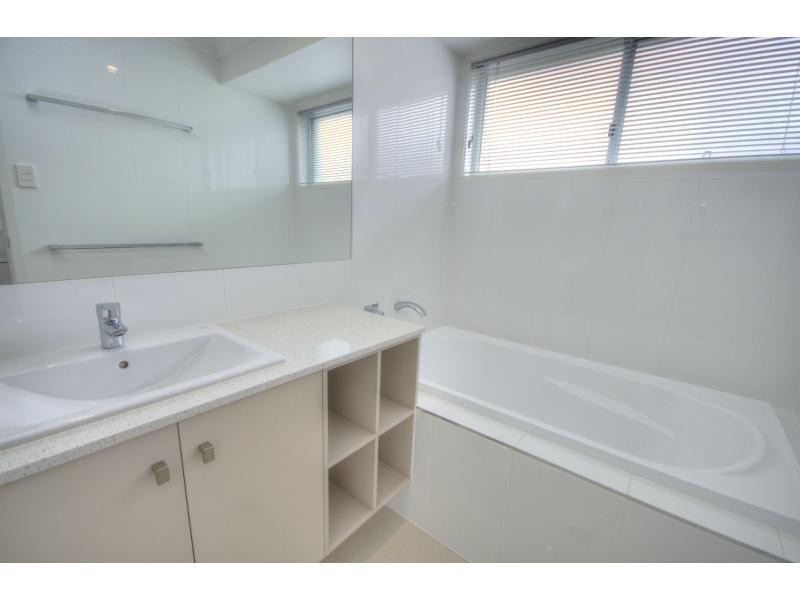 14 Skua Place, BRIGHTWATER, Mountain Creek QLD 4557