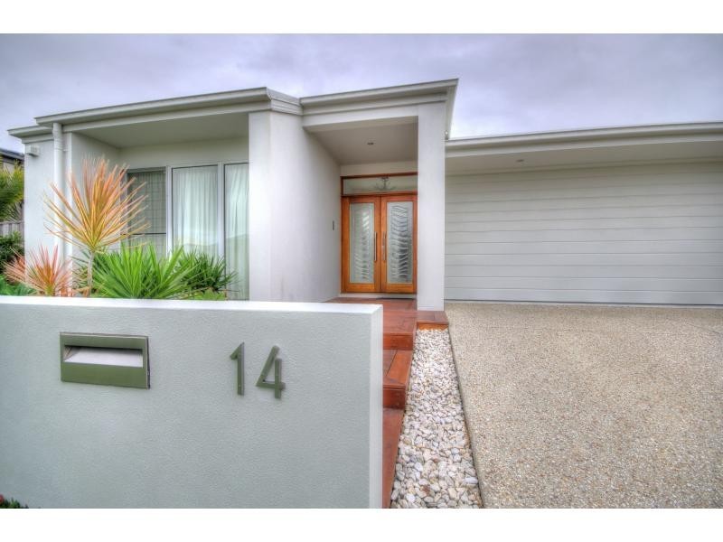 14 Skua Place, BRIGHTWATER, Mountain Creek QLD 4557