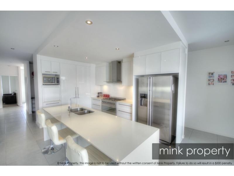 9 OUTRIGGER Street, Lake Kawana “The Decks”, Wurtulla QLD 4575