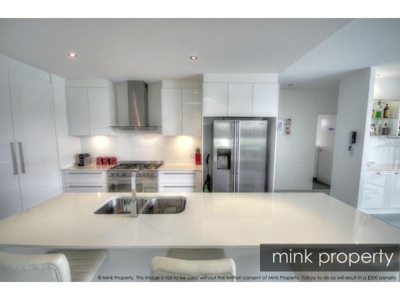 9 OUTRIGGER Street, Lake Kawana “The Decks”, Wurtulla QLD 4575