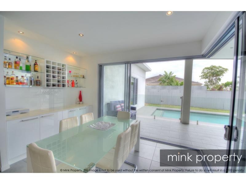 9 OUTRIGGER Street, Lake Kawana “The Decks”, Wurtulla QLD 4575