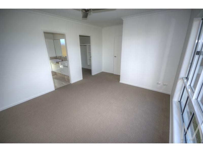 5 WARBLER Place, BRIGHTWATER, Mountain Creek QLD 4557