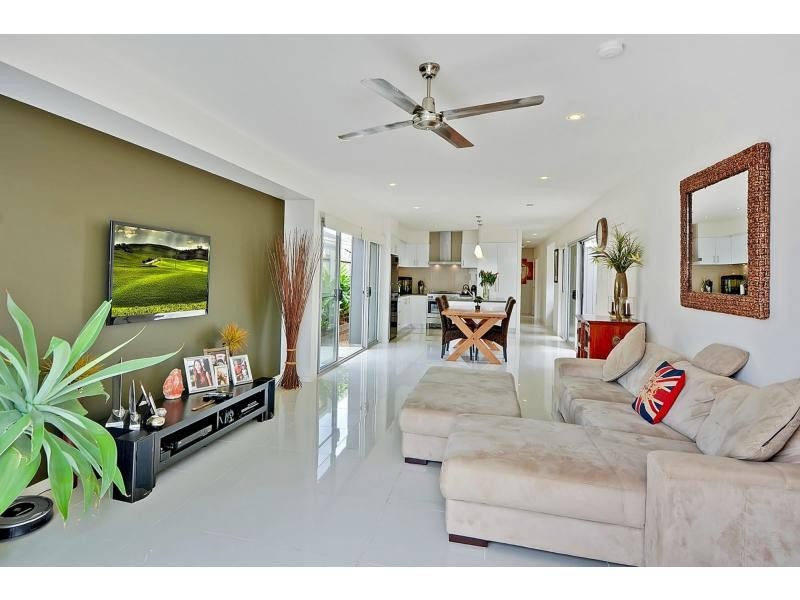 6 Osmanthus Court, Brightwater, Mountain Creek QLD 4557