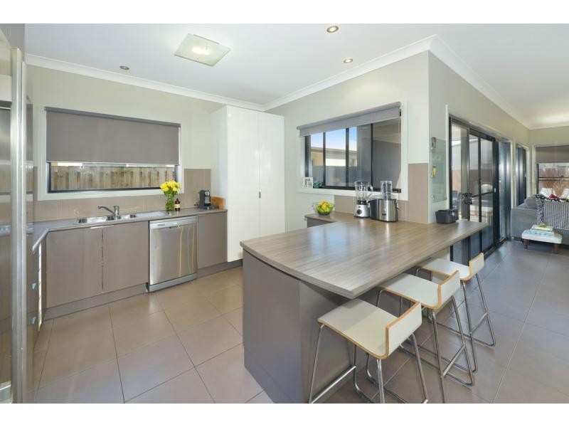 5 OUTRIGGER Street, THE DECKS, Wurtulla QLD 4575