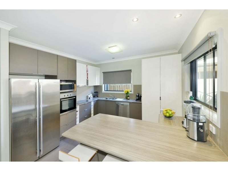 5 OUTRIGGER Street, THE DECKS, Wurtulla QLD 4575