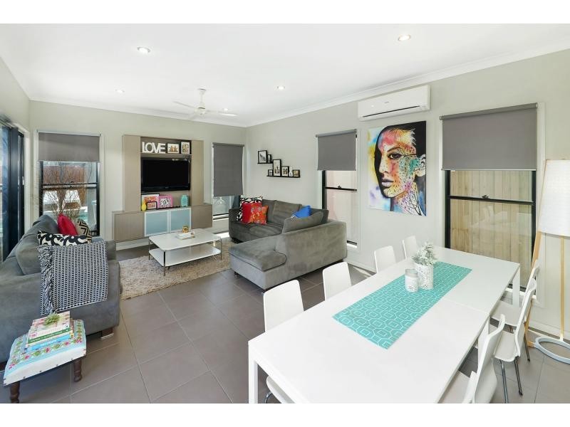 5 OUTRIGGER Street, THE DECKS, Wurtulla QLD 4575