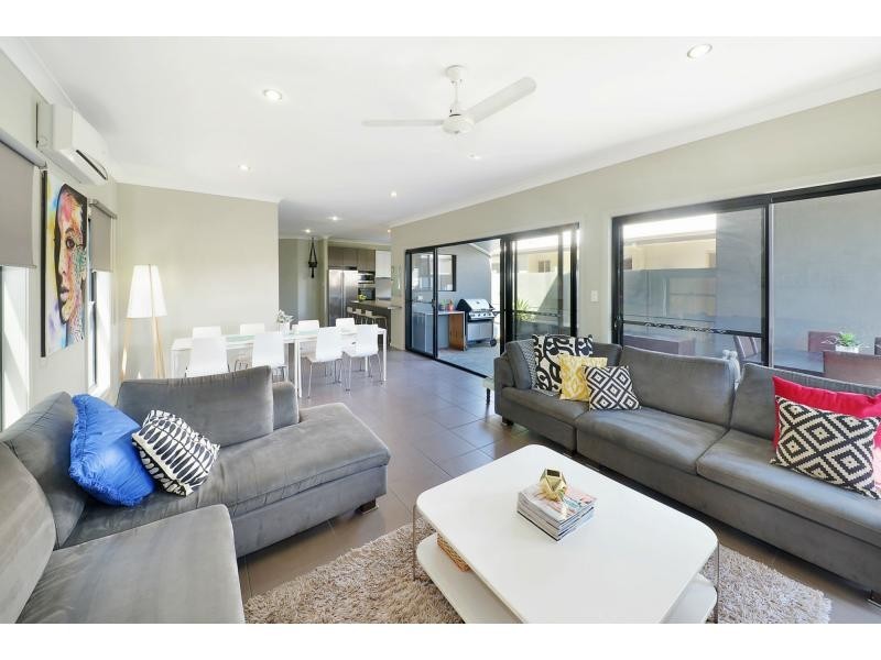 5 OUTRIGGER Street, THE DECKS, Wurtulla QLD 4575