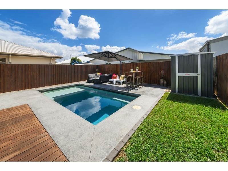 5 OUTRIGGER Street, THE DECKS, Wurtulla QLD 4575