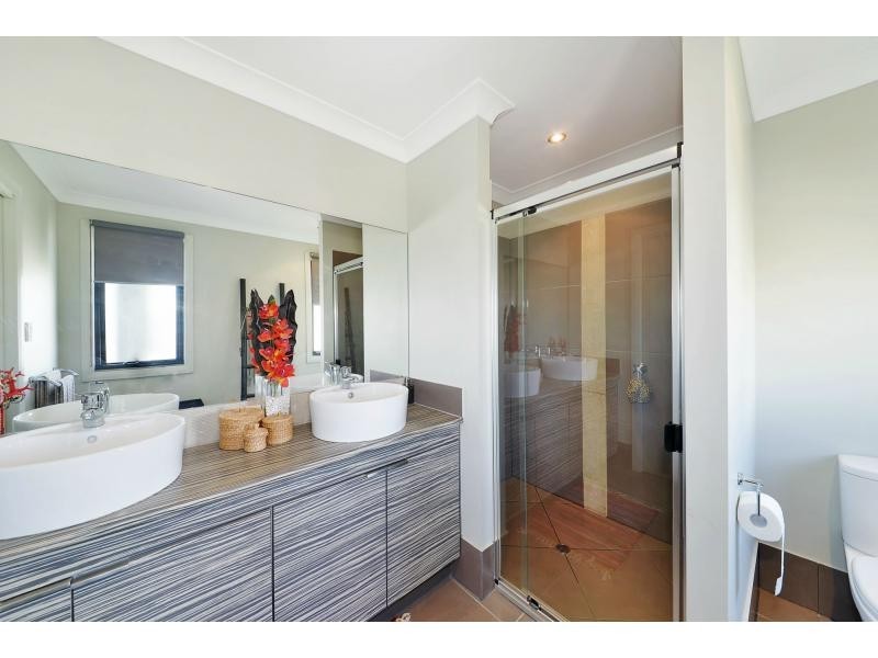 5 OUTRIGGER Street, THE DECKS, Wurtulla QLD 4575