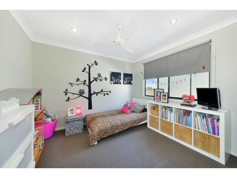 5 OUTRIGGER Street, THE DECKS, Wurtulla QLD 4575