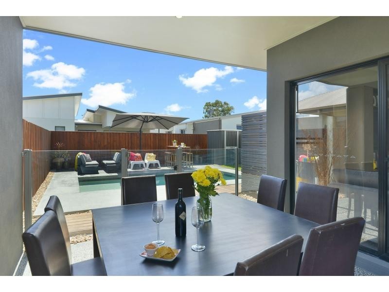 5 OUTRIGGER Street, THE DECKS, Wurtulla QLD 4575