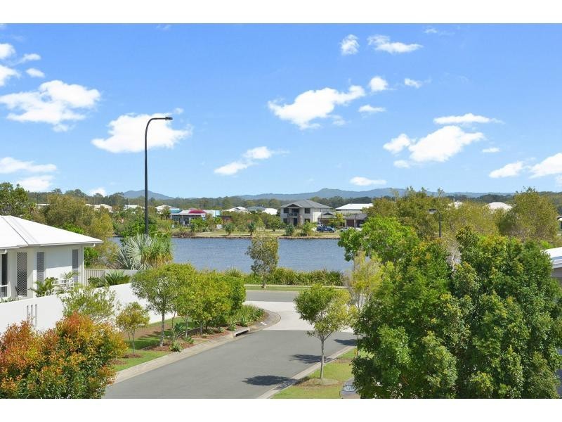 5 OUTRIGGER Street, THE DECKS, Wurtulla QLD 4575