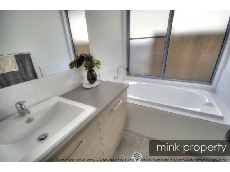 3 Cobia Court, BRIGHTWATER, Mountain Creek QLD 4557