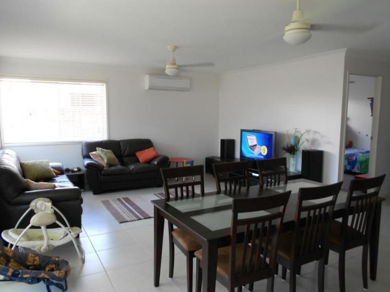 Duplex 2/6B CUMBERLAND Crescent, CREEKWOOD, Little Mountain QLD 4551