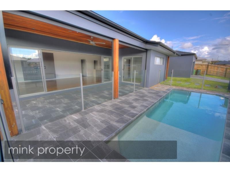 16 Sweetlip Circuit, Brightwater, Mountain Creek QLD 4557