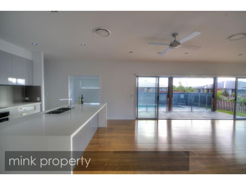 16 Sweetlip Circuit, Brightwater, Mountain Creek QLD 4557