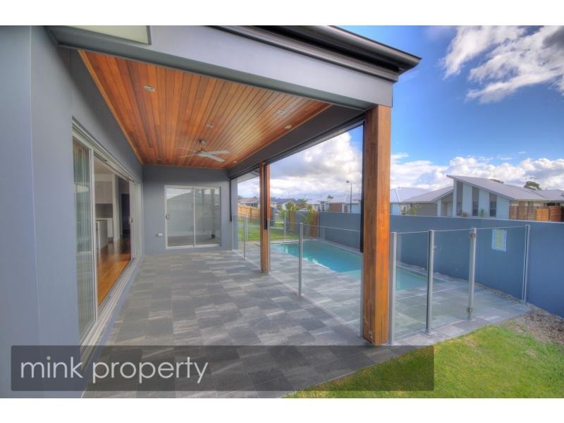 16 Sweetlip Circuit, Brightwater, Mountain Creek QLD 4557