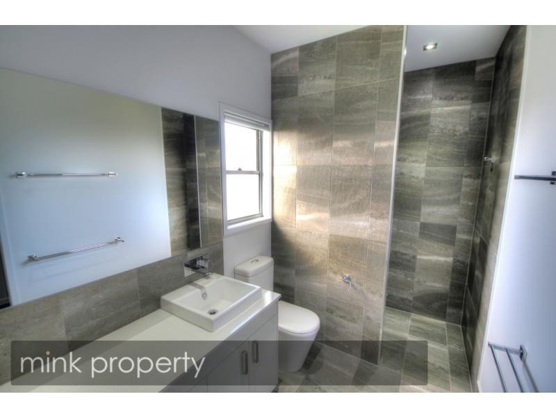 16 Sweetlip Circuit, Brightwater, Mountain Creek QLD 4557