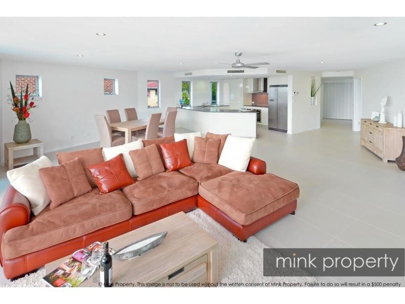 Unit 2/81 BUDERIM Avenue, Mooloolaba QLD 4557