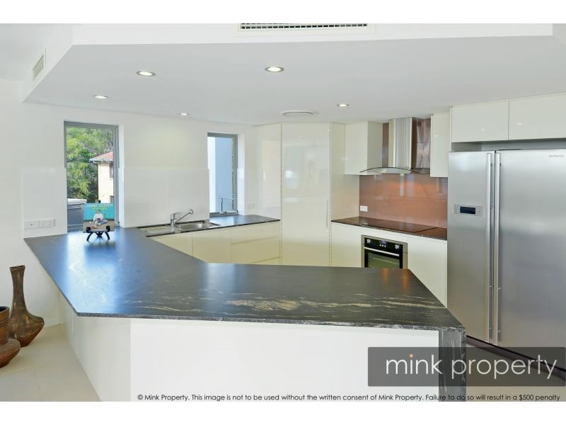 Unit 2/81 BUDERIM Avenue, Mooloolaba QLD 4557