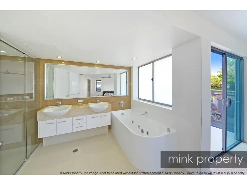 Unit 2/81 BUDERIM Avenue, Mooloolaba QLD 4557