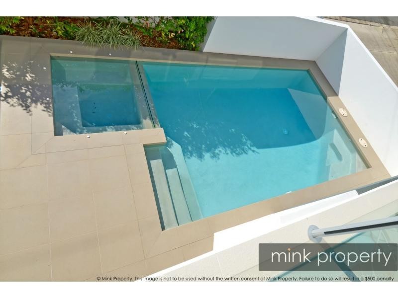 Unit 2/81 BUDERIM Avenue, Mooloolaba QLD 4557