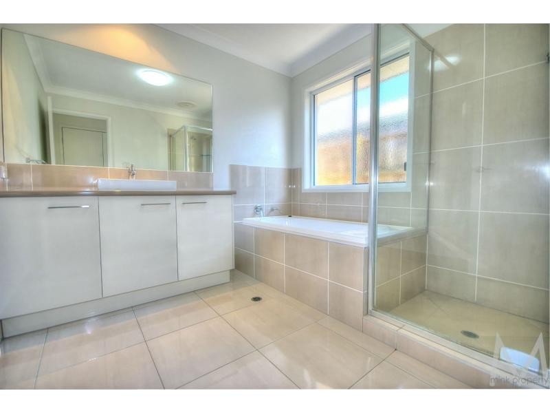 10 LARK Circuit, Brightwater, Mountain Creek QLD 4557