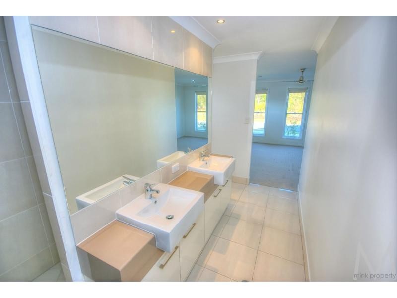 10 LARK Circuit, Brightwater, Mountain Creek QLD 4557
