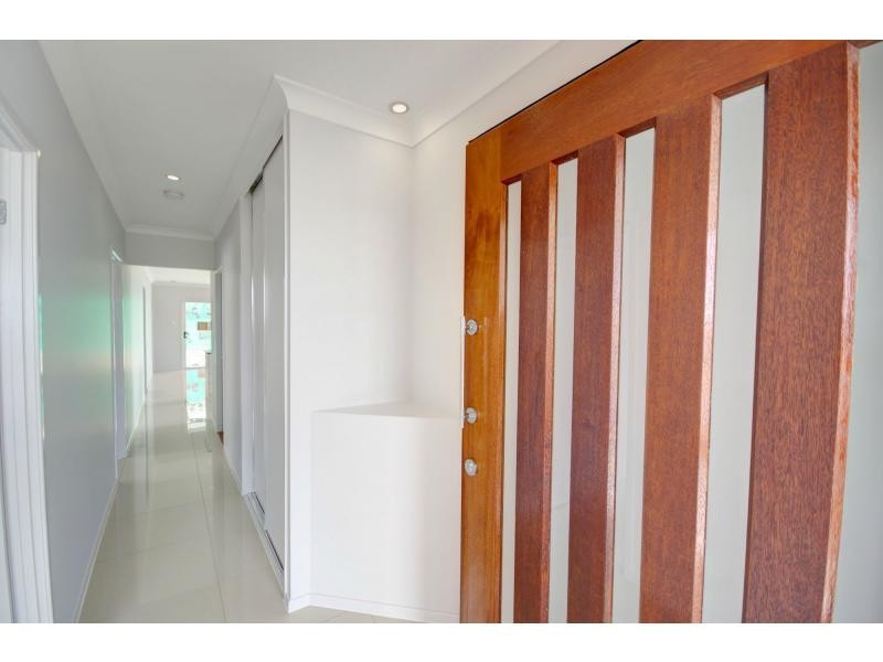 4 Daydream Street, Brightwater, Mountain Creek QLD 4557