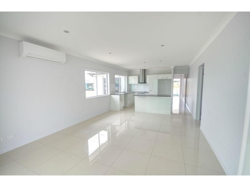 4 Daydream Street, Brightwater, Mountain Creek QLD 4557