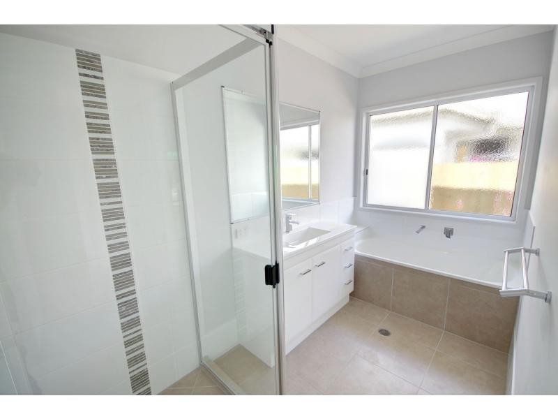 4 Daydream Street, Brightwater, Mountain Creek QLD 4557