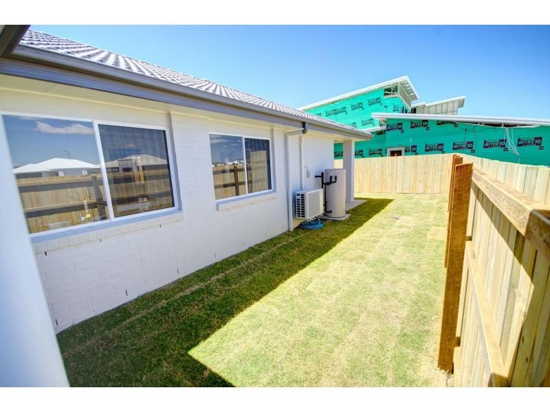 4 Daydream Street, Brightwater, Mountain Creek QLD 4557