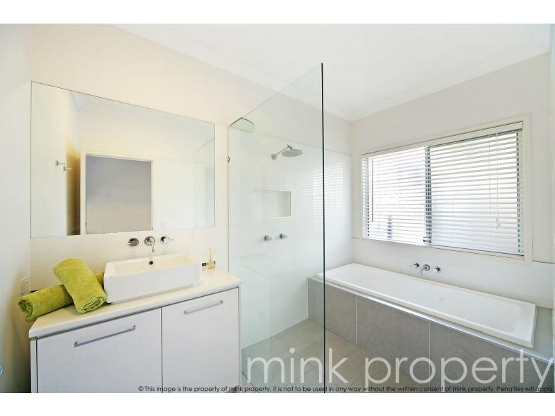 27 MYRTLE Place, BRIGHTWATER, Mountain Creek QLD 4557