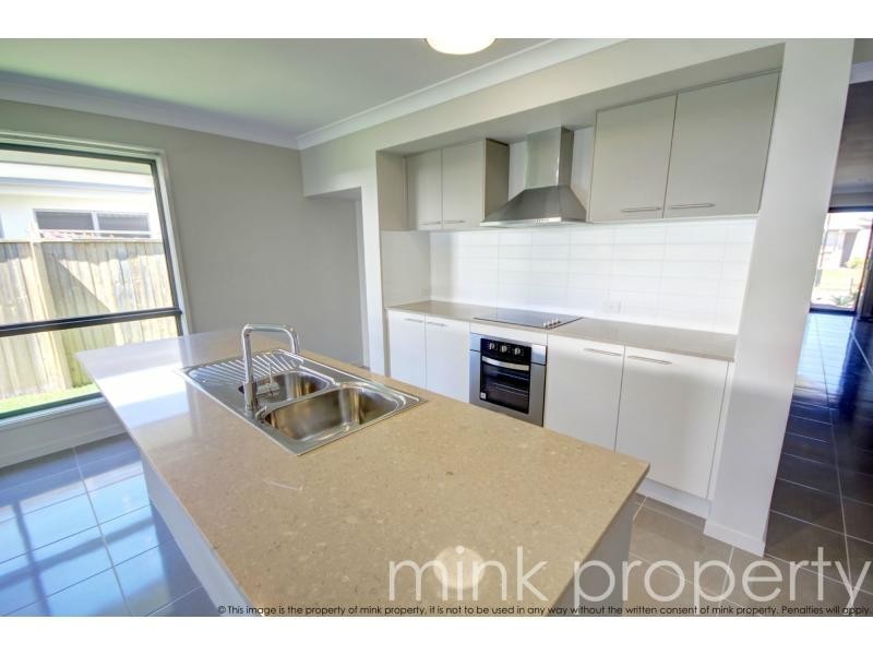 33 Foxtail Circuit, Brightwater, Mountain Creek QLD 4557