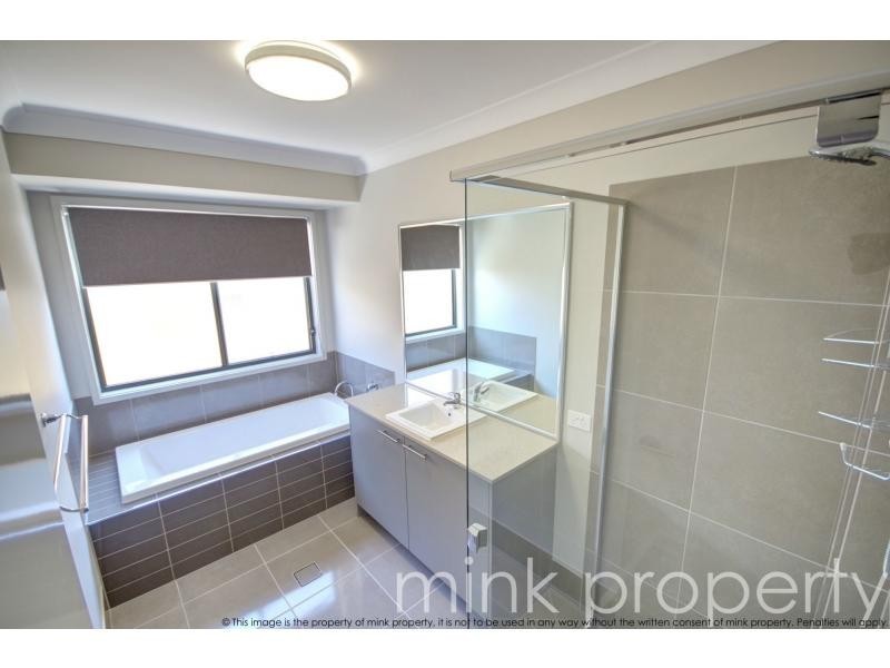 33 Foxtail Circuit, Brightwater, Mountain Creek QLD 4557