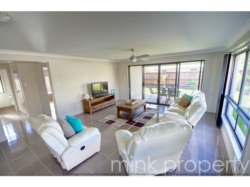 33 Foxtail Circuit, Brightwater, Mountain Creek QLD 4557