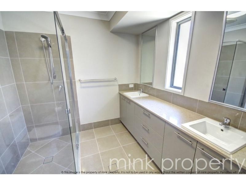 33 Foxtail Circuit, Brightwater, Mountain Creek QLD 4557