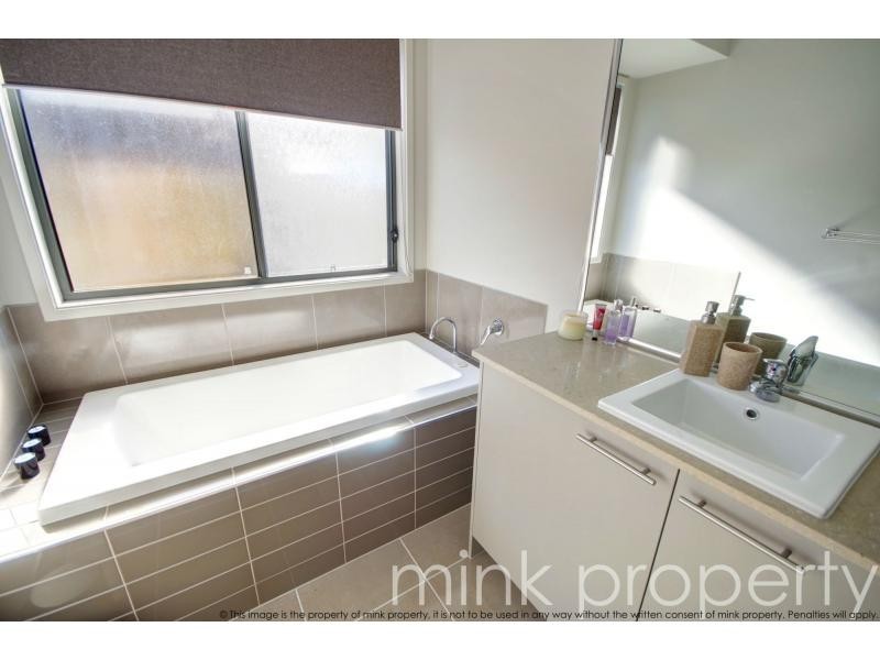 33 Foxtail Circuit, Brightwater, Mountain Creek QLD 4557