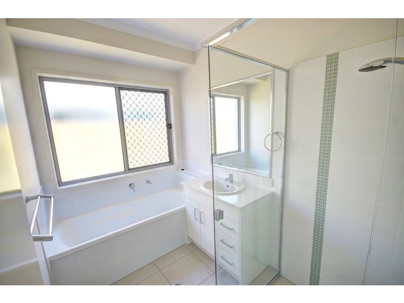 52 Brampton Crescent, BRIGHTWATER, Mountain Creek QLD 4557