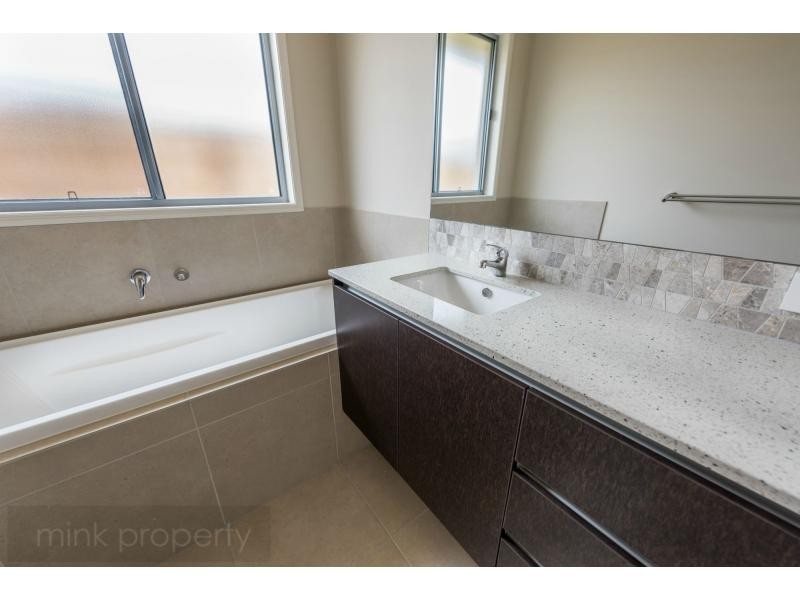 19 TARWHINE Place, BRIGHTWATER, Mountain Creek QLD 4557