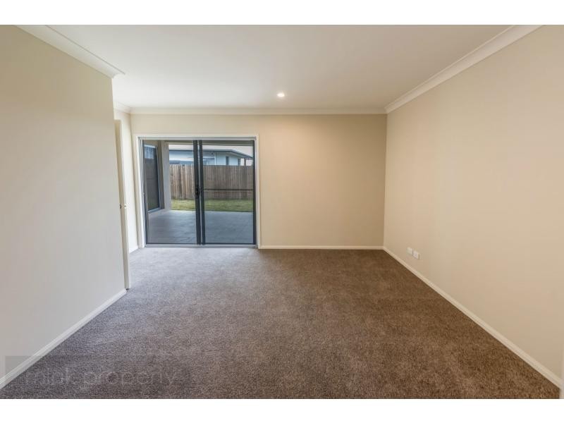 19 TARWHINE Place, BRIGHTWATER, Mountain Creek QLD 4557