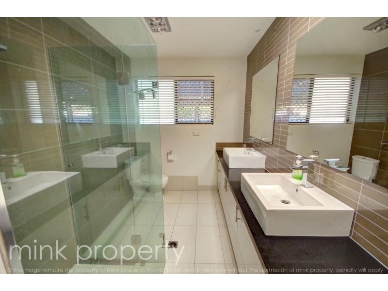 42 Karawatha Drive, Mountain Creek QLD 4557