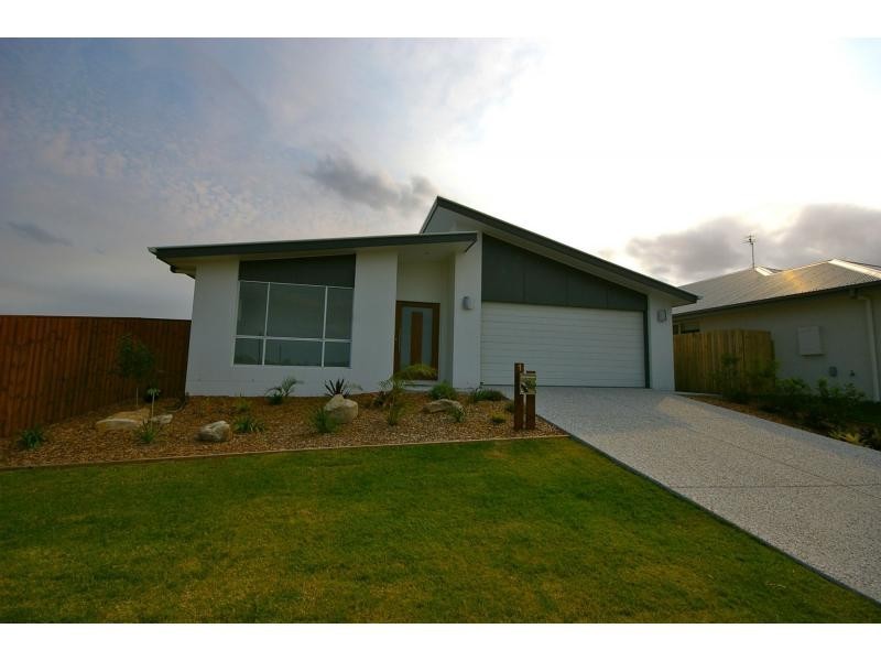 1 GARNET Street, BRIGHTWATER, Mountain Creek QLD 4557