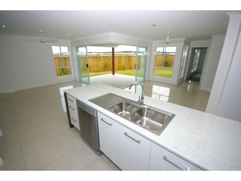 1 GARNET Street, BRIGHTWATER, Mountain Creek QLD 4557