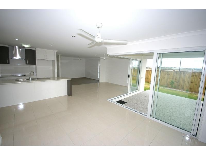 1 GARNET Street, BRIGHTWATER, Mountain Creek QLD 4557