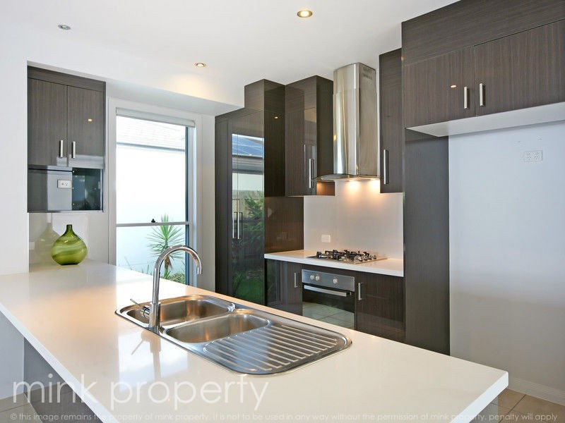 5 ROBUR CRESCENT, BRIGHTWATER, Mountain Creek QLD 4557