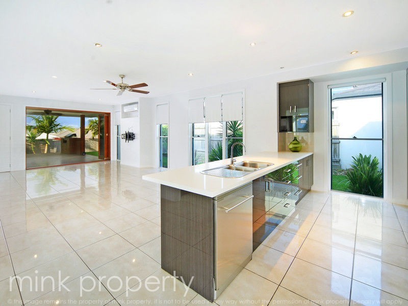 5 ROBUR CRESCENT, BRIGHTWATER, Mountain Creek QLD 4557
