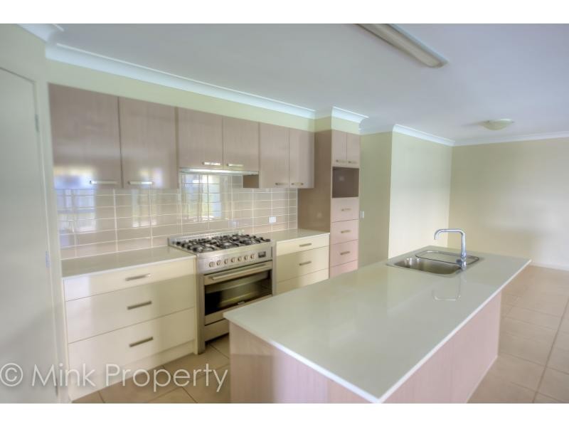 3 Frangipani Place, Brightwater, Mountain Creek QLD 4557