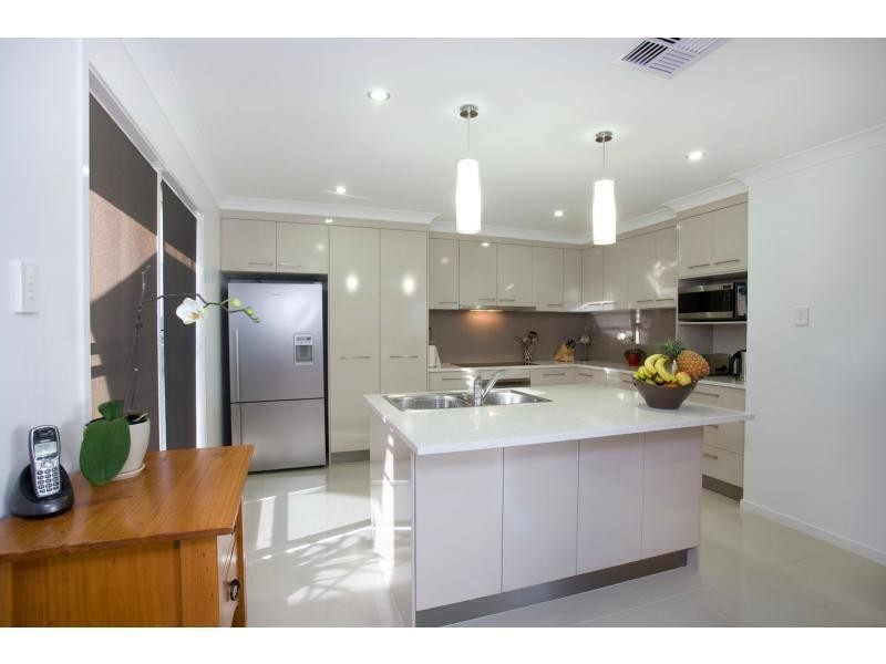 14 Skua Place, BRIGHTWATER, Mountain Creek QLD 4557