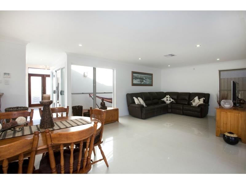 14 Skua Place, BRIGHTWATER, Mountain Creek QLD 4557